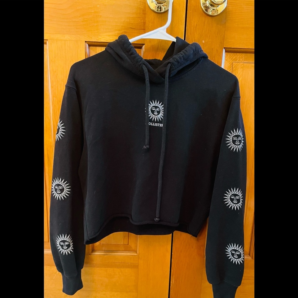 Hollister Hoodie Womens Small Black Embroidered Sun Pattern Cropped Sweatshirt
